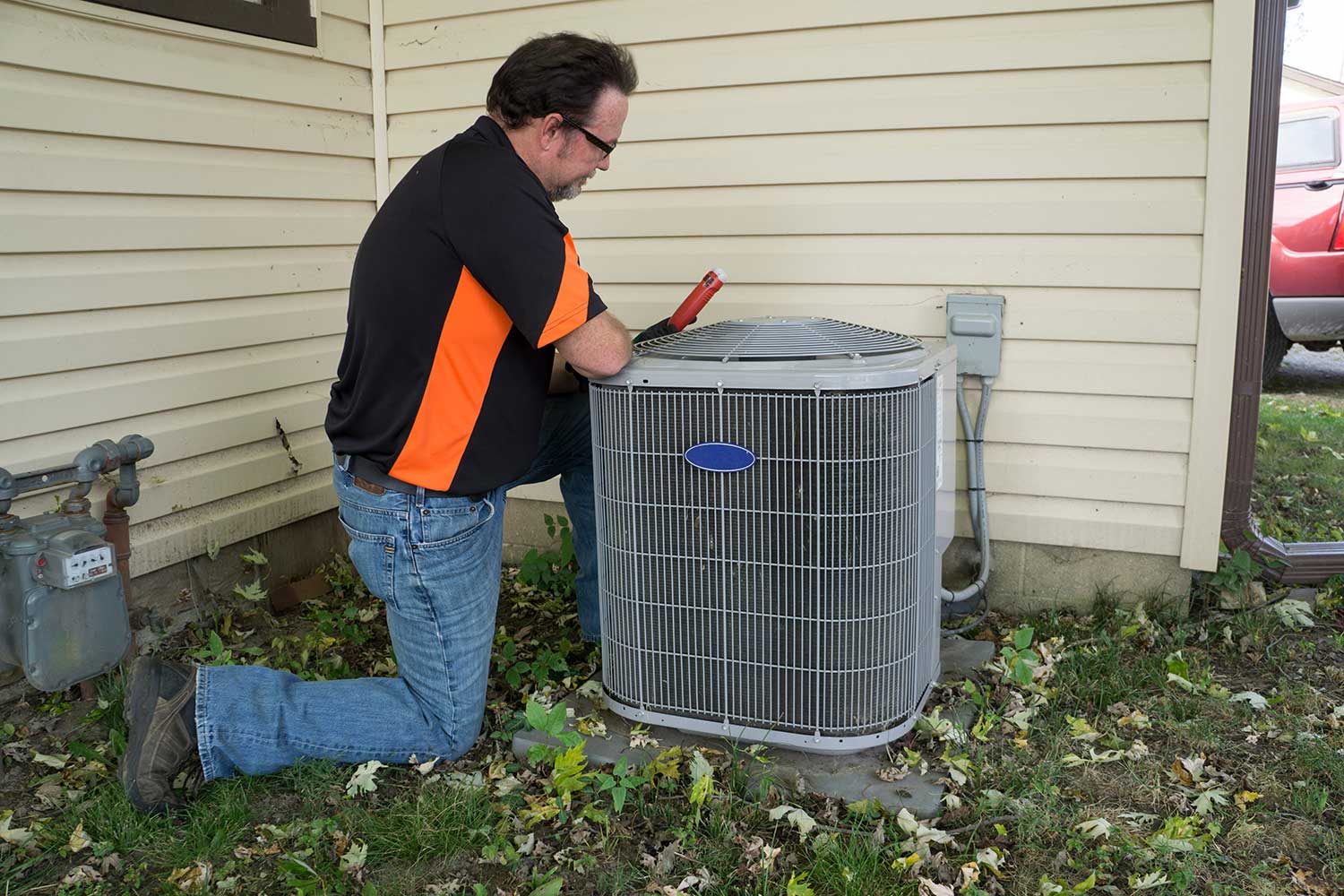 Air conditioner maintenance service